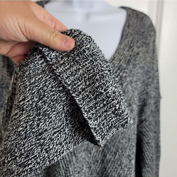 TWO BY VINCE CAMUTO Vneck Knit Sweater - Picture 2 of 7